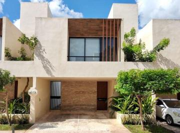 e953ae253dbda8622e3847b037d4659e5dd0359a4ef2d8d38eaa9ff2793ec0c4 · Townhouse de Diseño Contemporáneo con Alberca Privada en Marenta