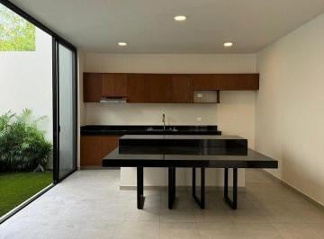 285eb0f506a70176ce841673c1d9fc6662c04c32fe2322b5908bf0501e1b4d32 · Casa Tipo Townhouse en Temozón de Entrega Inmediata