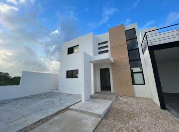 4b98e545787e13bae701c768d417c4c81cf34b81007f5caae148ae9022d9a054 · Casa con Doble Altura en Venta en Privada con Amenidades Premium