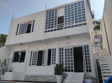 Casa de 5 habitaciones, Acapulco de Juárez · Casa Sola, en Venta, en Costa Azul, 5 Rec, 2 Niveles, Alberca, Excelente Condición, Estacionamiento.