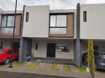 Casa en condominio · 130m² · 3 Recámaras · 2 Estacionamientos · Casa en Renta Toluca, Aurea Residencial, Privada, Garage Techado, Terreno Excedente, Área de Tv, Rec