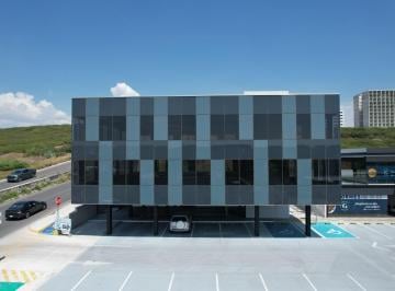 Local comercial · 132m² · 20 Estacionamientos · Oficina o Consultorio en Renta - (4)