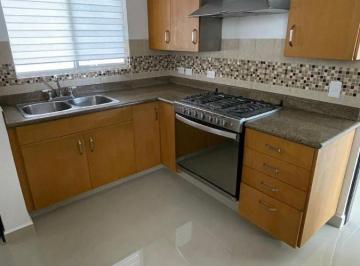 Casa de 4 habitaciones, Santa Catarina · Casa en Renta en Ventanas de La Huasteca | Santa Catarina | 4 Recamaras | Terraza con Vista