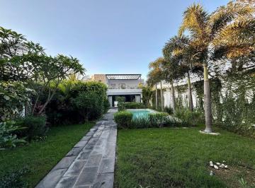 Casa · 554m² · 4 Recámaras · 4 Estacionamientos · Casa Residencia de Lujo en Venta en Dzitya, Mérida Yucatán (Eb - Wh8018)