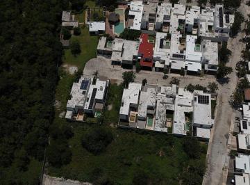 Terreno / Lote · 300m² · Terreno en Venta en Privada Gran Valle, Cholul Mérida (Eb - Wr5504)