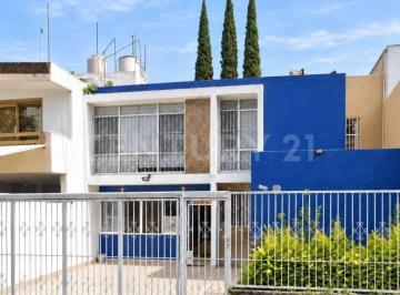 Casa · 350m² · 4 Recámaras · 2 Estacionamientos · Casa en Renta en Lomas de Guevara, Guadalajara.