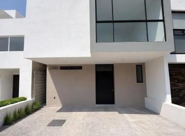 1 · Casa en Venta en Corregidora, Cañadas del Arroyo, Entorno Familiar