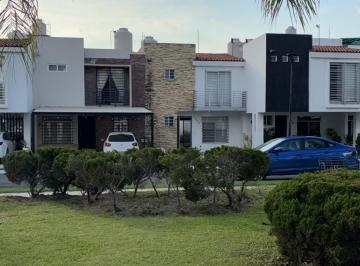 Casa en condominio de 3 habitaciones, Tlajomulco de Zúñiga · Fraccionamiento con Doble Caseta de Seguridad