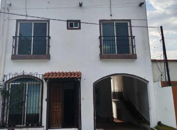 Casa · 200m² · 3 Recámaras · 1 Estacionamiento · Casa en Renta en Santiago Nl Cerca a La Plaza Principal