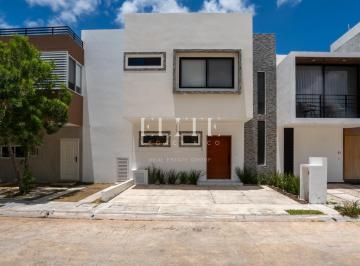 Casa · 175m² · 3 Recámaras · 2 Estacionamientos · Casa de 3 Recámaras en Venta en Residencial Arbolada