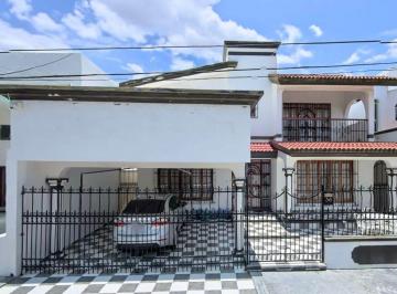 Casa de 5 habitaciones, Campeche · Bellisima Casa de Dos Plantas Ubicada en Av 2000 # 36