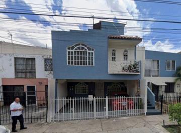 Casa de 4 habitaciones, Zapopan · Bellisima Propiedad de Dos Plantas Ubicada en Campo Real #339, Zapopan, Jalisco