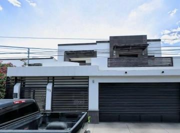 Casa de 4 habitaciones, Hermosillo · Excelente Propiedad de Dos Plantas con Patio Ubicada en Gral Bernardo Reyes 132, Hermosillo, Sonora
