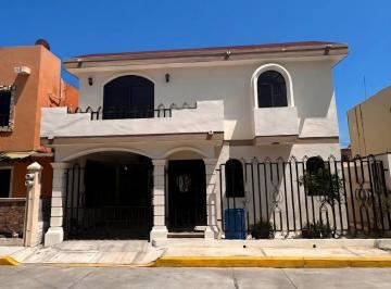 Casa · 231m² · 3 Recámaras · 2 Estacionamientos · Casa Col. Arenal