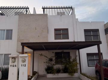 Casa de 3 habitaciones, León · Casa Amueblada: Tres Recámaras, Cada Una con Su Propio Baño, Terraza Panorámica