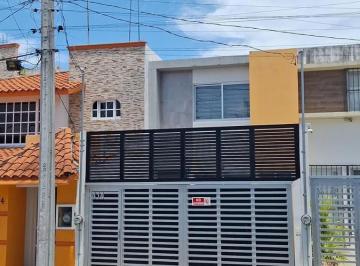 Casa · 150m² · 3 Recámaras · 1 Estacionamiento · Casa en Renta Ideal Para Oficina o Despacho | Col. Revolución – Boca del Río, Ver.