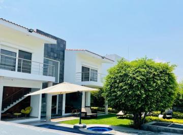 Casa · 330m² · 5 Recámaras · 3 Estacionamientos · Venta de Casa en Cuernavaca Morelos