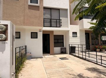 Casa de 3 habitaciones, León · Renta Casa 3 Recámaras Amuebladas/ Fracc. Cerrado de Zona Sur/ C. Mantenimiento.