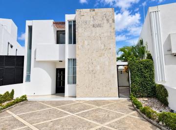 Casa · 3 Recámaras · 2 Estacionamientos · Casa - Bahía Dorada