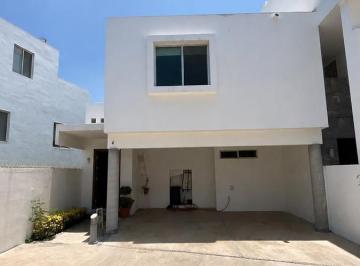 Casa · 3 Recámaras · 4 Estacionamientos · Renta Casa Amueblada en Privada Col. Bosques del Poniente en Santa Catarina, Nuevo León.