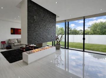 Casa de 4 habitaciones, Zapopan · Casa en Venta en Los Olivos (Zona Real)