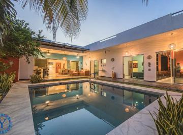 Casa de 3 habitaciones, Mérida · Casa Beto: Gran Residencia Familiar de Una Sola Planta en Cholul