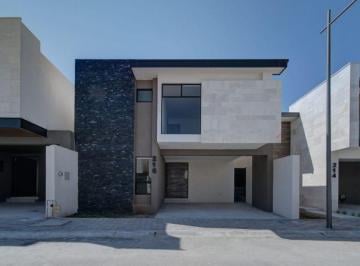 Casa de 4 habitaciones, Arteaga · Casa en Renta en Saltillo Al Norte en Fraccionamiento Privanza Acacia