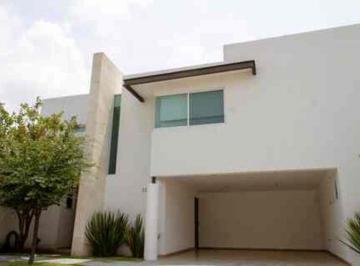 Casa · 320m² · 3 Recámaras · 2 Estacionamientos · Casa Renta Cañada del Refugio, León Guanajuato