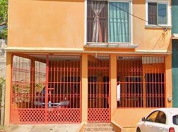 Casa de 3 habitaciones, Centro · Casa en Venta!