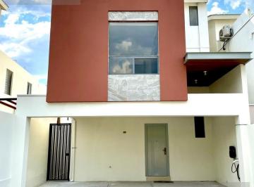 Casa · 3 Recámaras · 2 Estacionamientos · Casa Renta Dominio Cumbres