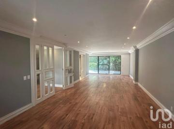 Casa · 260m² · 3 Recámaras · 3 Estacionamientos · En Venta Exclusiva Casa Recién Remodelada y con Cocina de Ultra Lujo en Privada de Interlomas