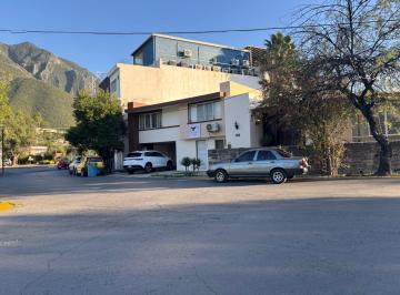 Casa · 345m² · 5 Recámaras · 2 Estacionamientos - albar martinez · Excelente Casa Residencial