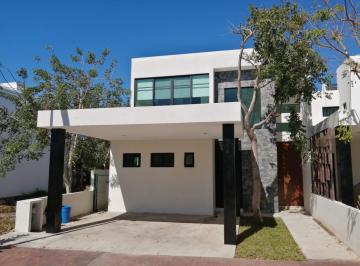 Casa de 3 habitaciones, Mérida · Casa en Renta Altozano