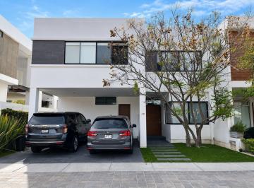 Casa · 352m² · 3 Recámaras · 2 Estacionamientos · Casa en Venta en Zona Real