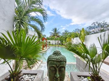 Casa · 625m² · 4 Recámaras · 2 Estacionamientos · Impresionante Mansion en Venta en La Ceiba II Merida Norte (Avc - 2620)