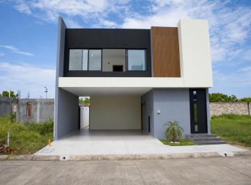 Casa · 250m² · 4 Recámaras · 2 Estacionamientos · Casa en Venta Boca del Río, Lomas del Dorado