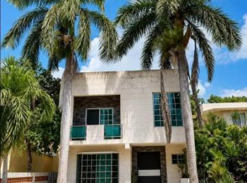 Casa · 253m² · 3 Recámaras · Casa en Venta con Alberca Privada