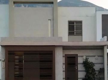 Casa de 3 habitaciones, García · Casa en Renta con Cochera Techada y Portón Eléctrico – Pet Friendly
