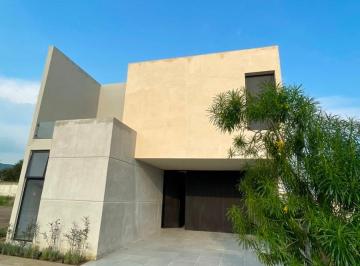 Casa de 3 habitaciones, León · Casa en Venta en Misiones de Santa Fe