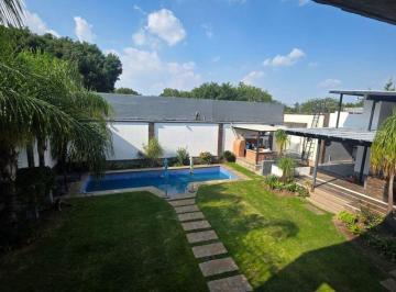 Casa · 1160m² · 3 Recámaras · 10 Estacionamientos · Propiedad de Usos Múltiples en Los Gavilanes