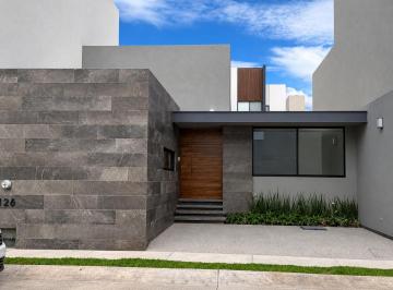 Casa · 141m² · 3 Recámaras · 2 Estacionamientos · Casa en Venta en San Angel V