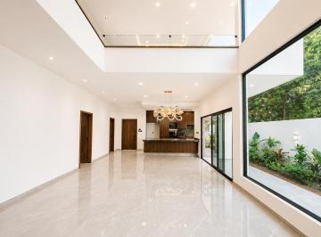 Casa · 360m² · 4 Recámaras · 2 Estacionamientos · Casa con Récamara en Planta Baja en Fraccionamiento Río del Dorado, Boca del Río, Veracruz