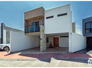 Casa de 3 habitaciones, Irapuato · Casa en Renta | Residencial Lombardia | Irapuato | $20,000 Renta Mensual