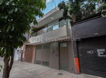 fb0721d5fb7d63a79f7c26a9228281ddaeaa18f32750f6f08992e50b9135d8ec · Medrano Casa Recien Remodelada en Venta