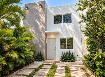Casa · 80m² · 2 Recámaras · 2 Estacionamientos · Casa en Renta Sin Muebles en Los Olivos, Playa del Carmen