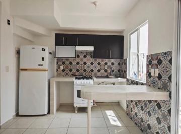 COCINA CON REFIGERADOR Y ESTUFA · Casa en Renta de 2 Rec. Sin Muebles, Equipada en Playa del Carmen