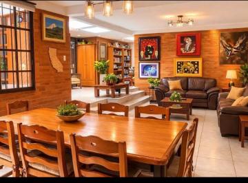 Casa de 4 habitaciones, Coyoacán · Casa en Venta en El Corazon de Coyoacan!