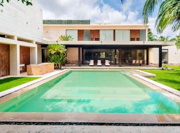 Casa en condominio de 4 habitaciones, Mérida · Espectacular Casa con Terreno Muy Amplio en Venta en El Yucatán Country Club