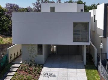 Casa de 4 habitaciones, Zapopan · Venta Residencia en Arauca, Zapopan Jal