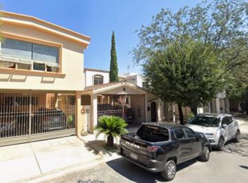 Casa de 4 habitaciones, Monterrey · Casa de 150 m² en Cumbres, Monterrey—remate Desde $335,893